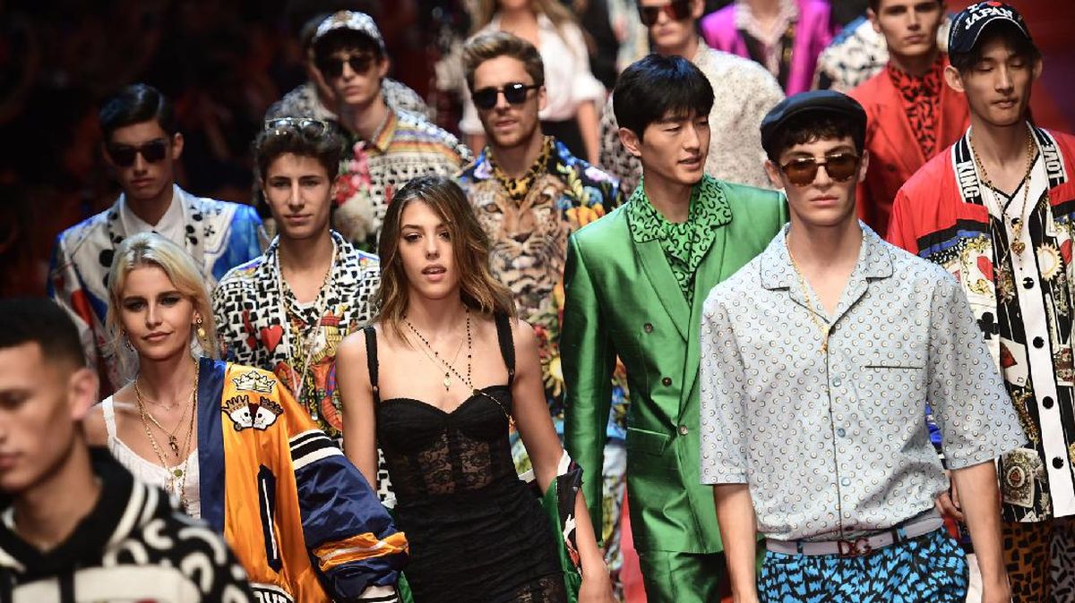 fusion-fashion-2025-harmoni-tradisi-dan-modernitas-dalam-busana